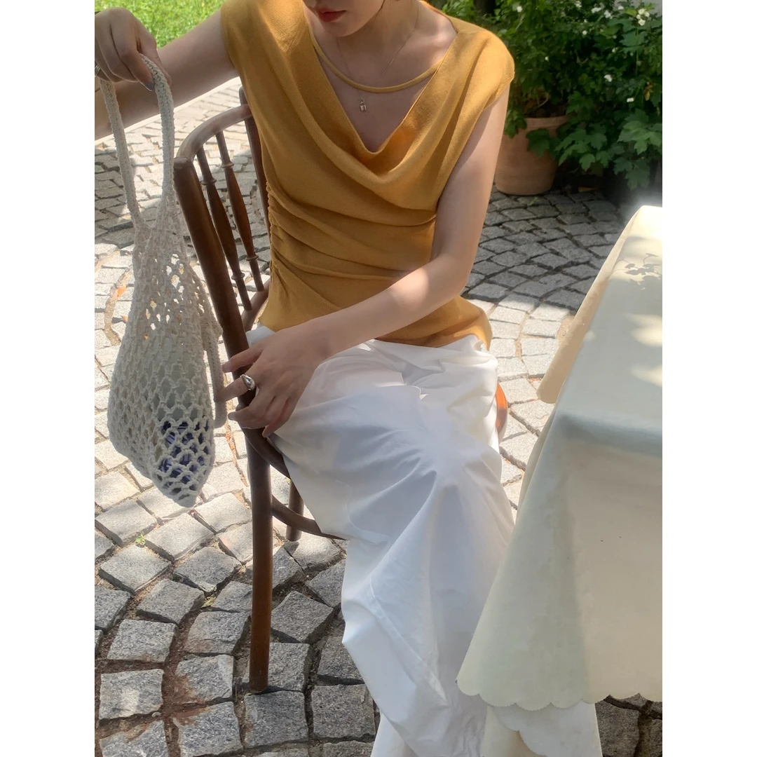 8195  温柔风荡领针织上衣 vvs