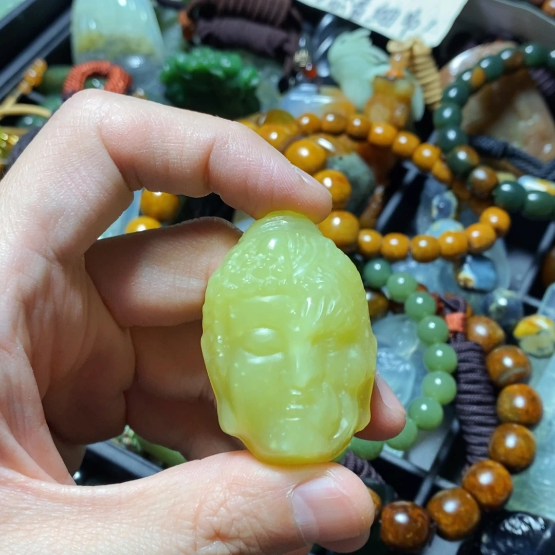 蛇纹石玉未镶嵌颈饰