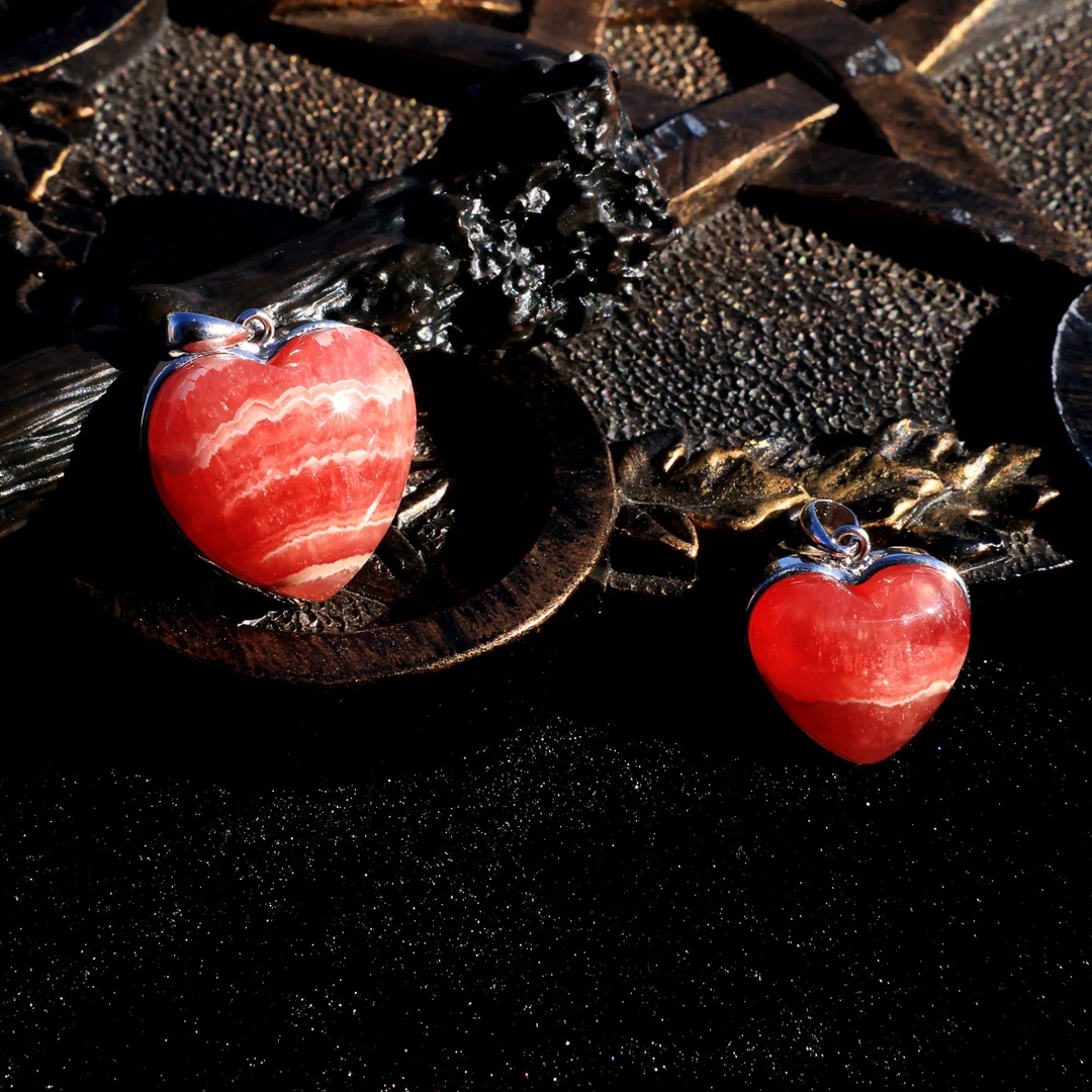 莫小奇严选——红纹石爱心吊坠