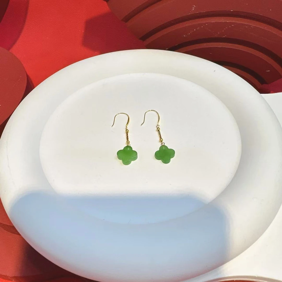 18K金镶嵌10mm苹果绿四叶草耳钩HNZ11768