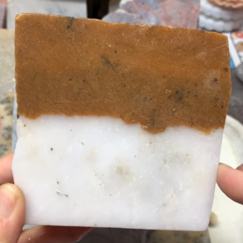 【闪购商品】未镶嵌手镯石英岩玉白底黄熊