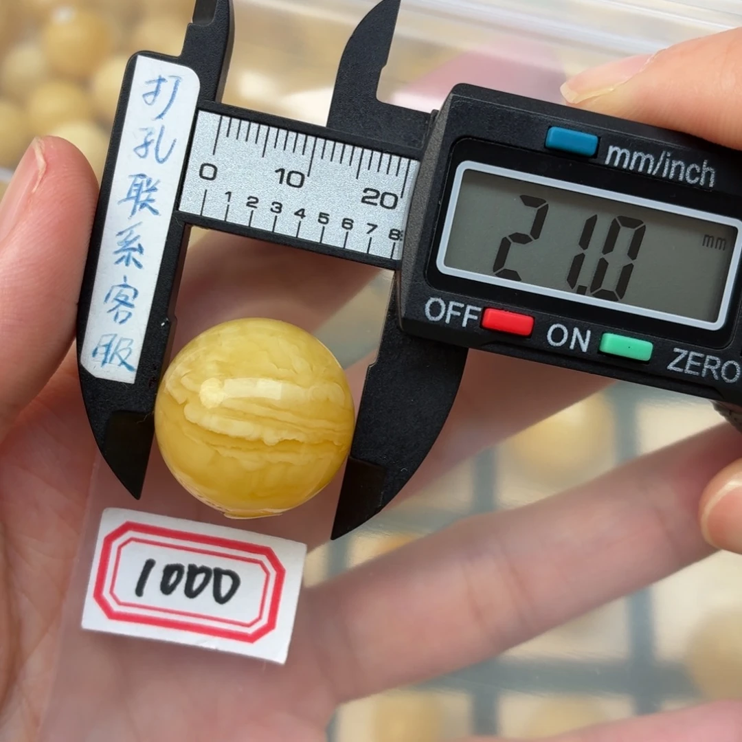 齐***走蜜蜡未镶嵌裸石蜜蜡