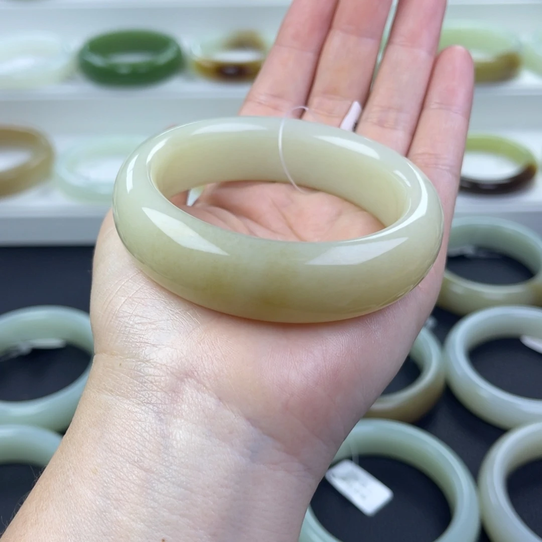 和田玉未镶嵌手镯