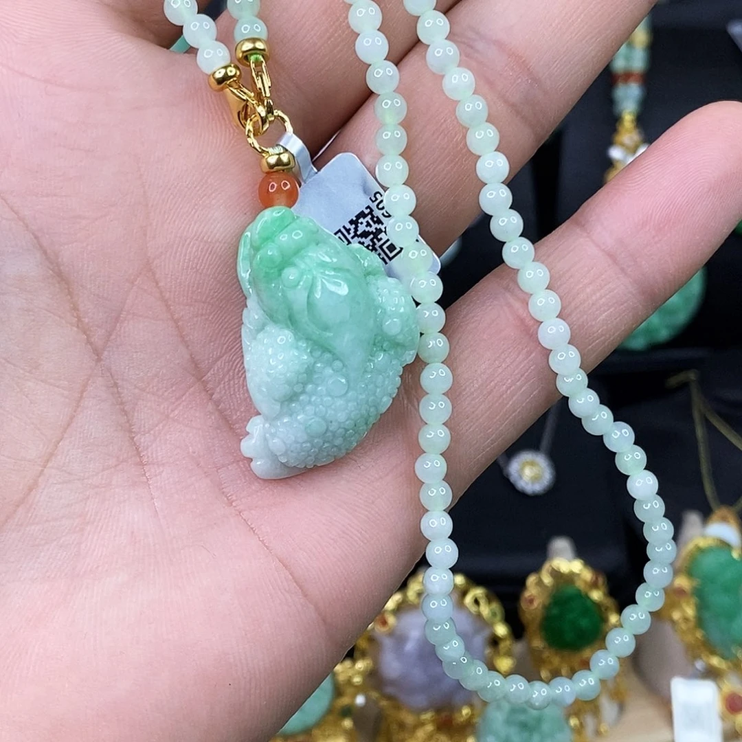 颈饰未镶嵌翡翠吊坠