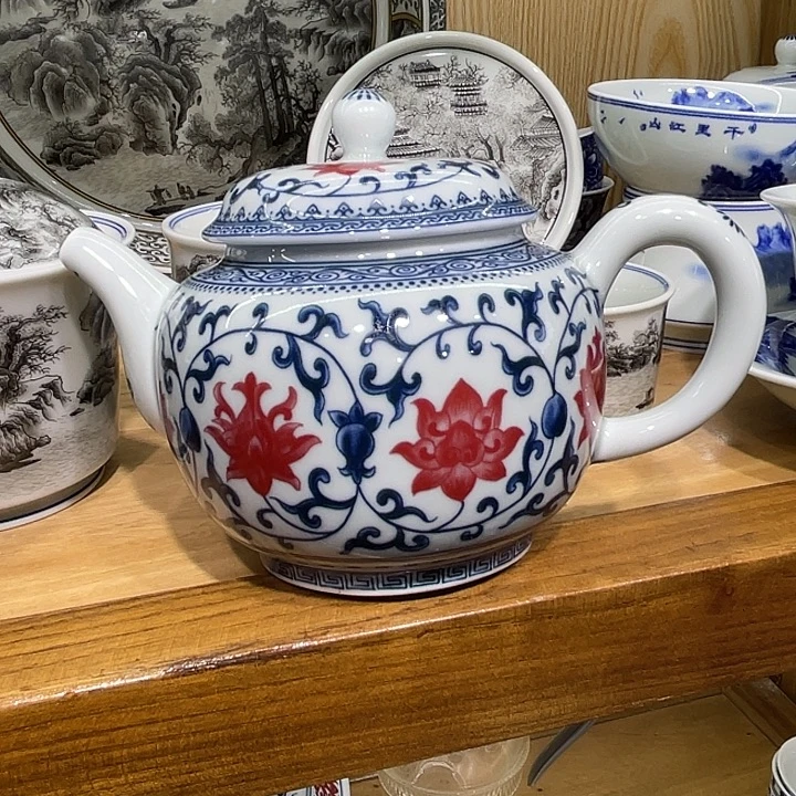 小***雨青花釉里红缠枝莲壶一把