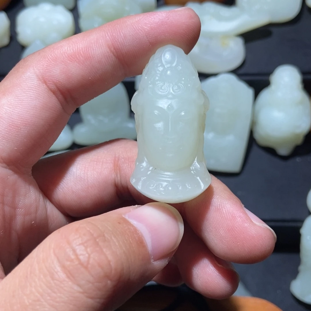 羊***咩和田玉未镶嵌颈饰