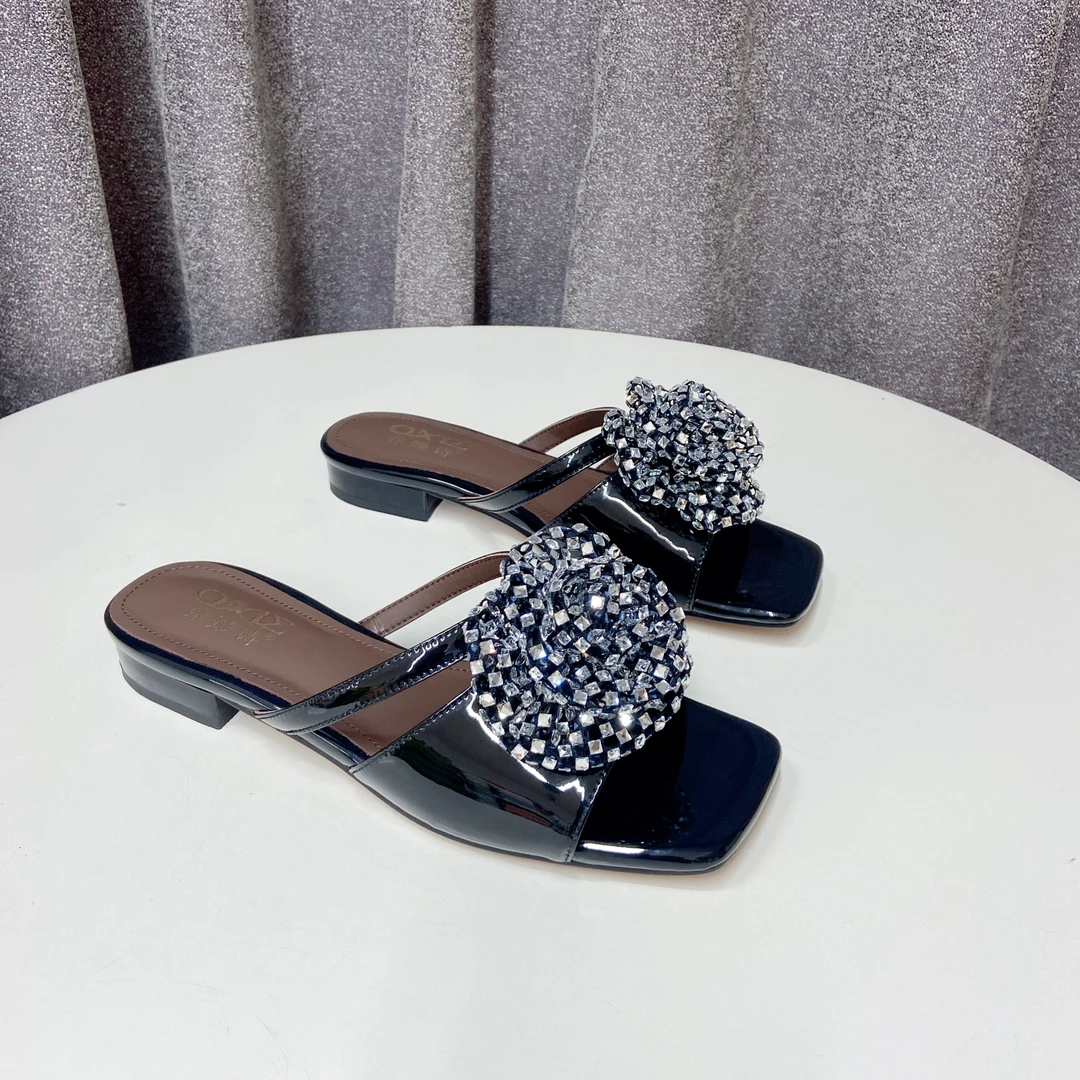 QMS1024-2568  黑色  夏季气质时尚方头舒适低跟露趾凉拖鞋