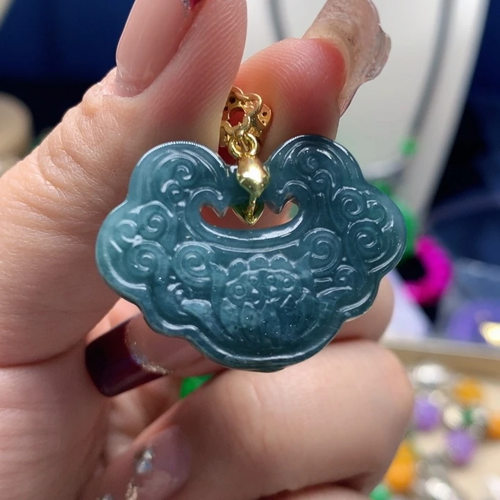 翡翠颈饰未镶嵌吊坠