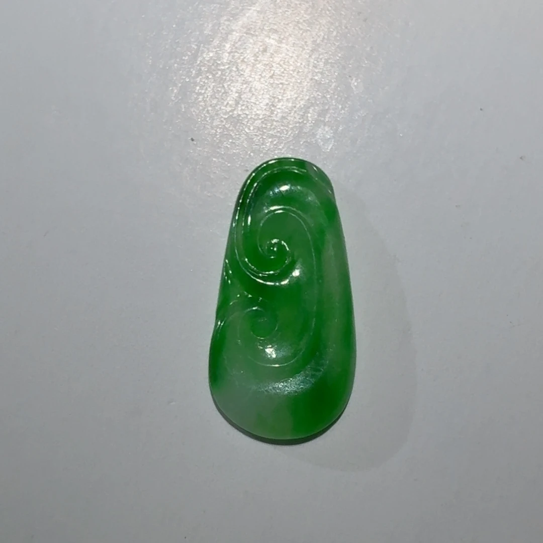 翡翠未镶嵌颈饰如意