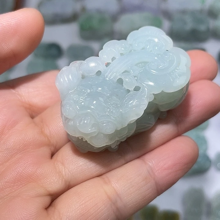 翡翠未镶嵌颈饰貔貅