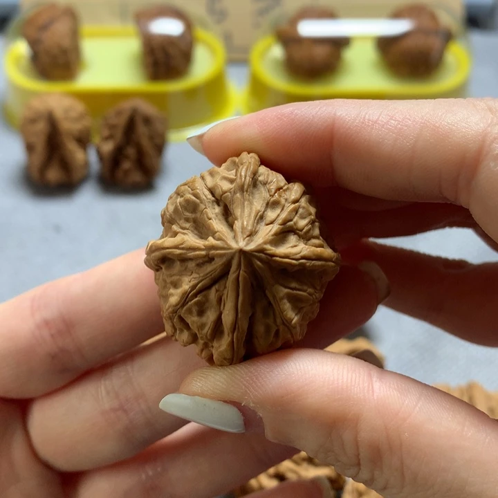 小***李文玩核桃吊坠异形单只