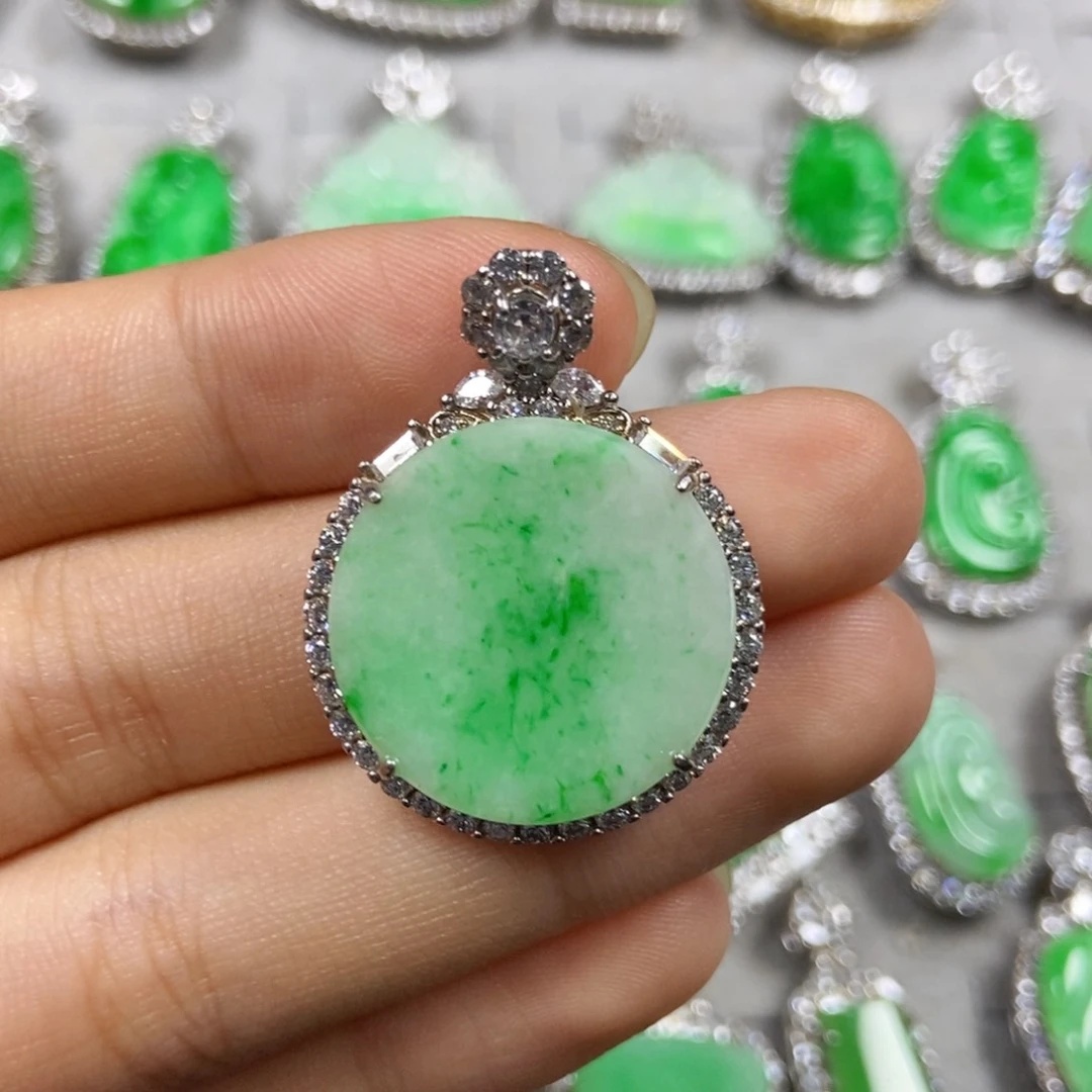 颈饰未镶嵌翡翠圆