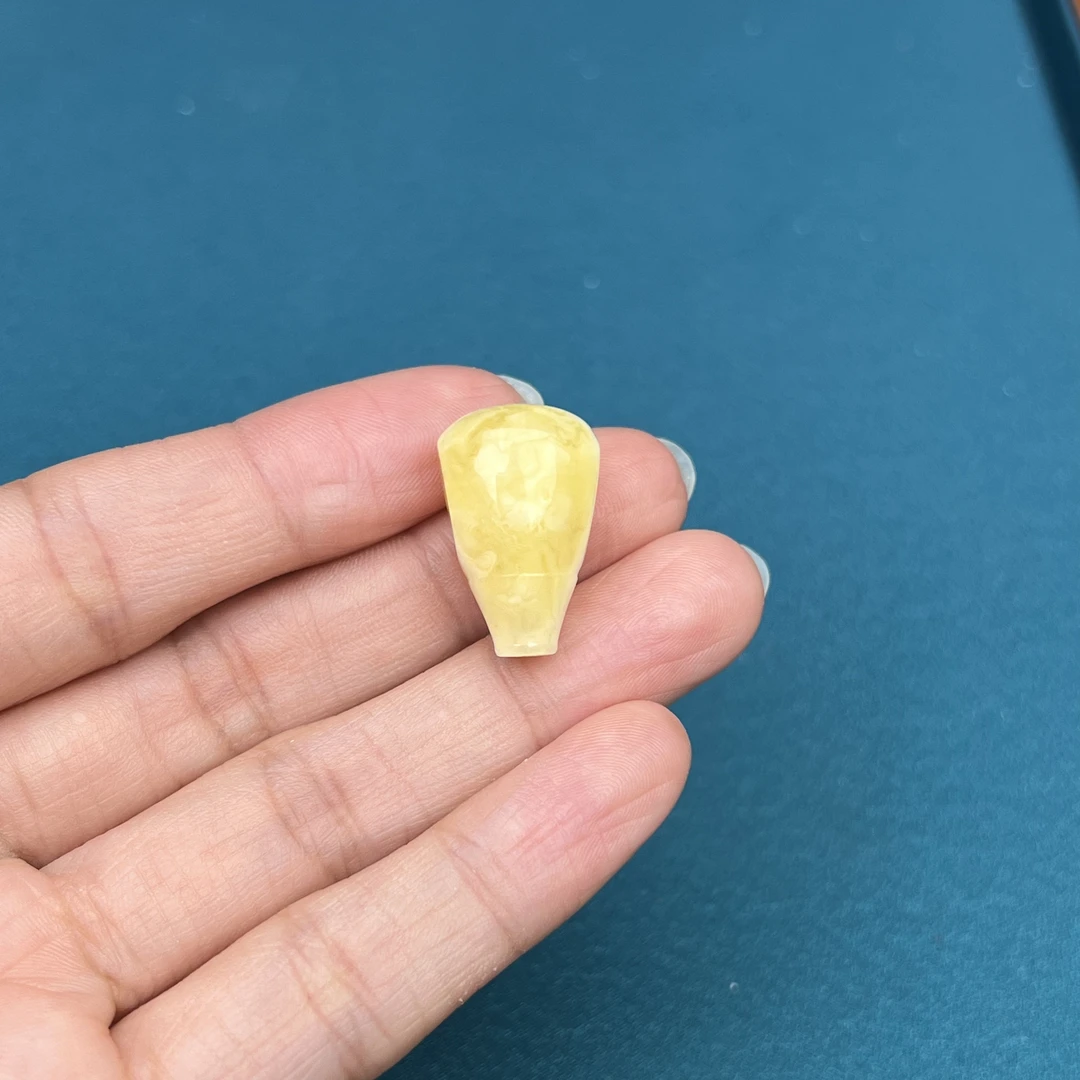 R2087【瑕疵 有坑】天然原矿蜜蜡 鸡油黄三通 13.3*21mm