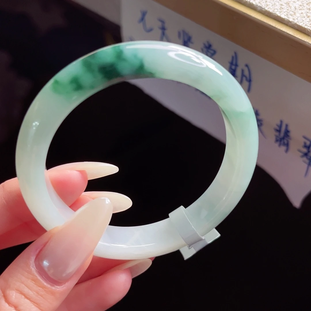 未镶嵌手镯翡翠手镯