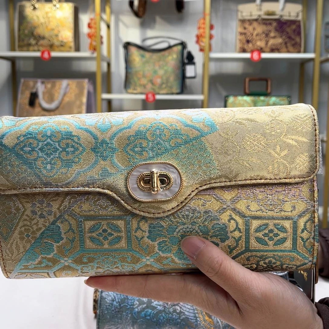 织绣桔*高定风雨中的花朵，倔强又美丽。