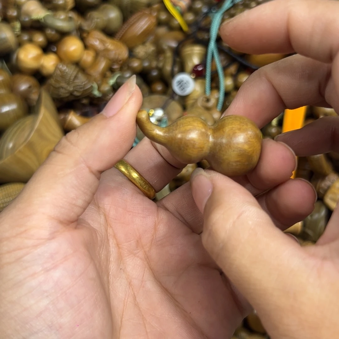 兰***幽维腊木（绿檀）无事牌