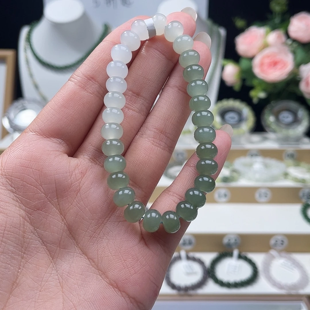 V***V和田玉未镶嵌手链