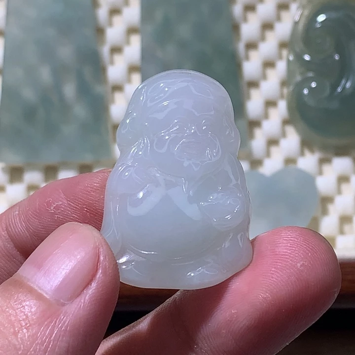 翡翠未镶嵌颈饰文财神