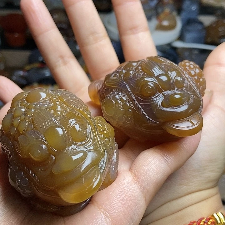 玛瑙/玉髓手把件未镶嵌手****衣