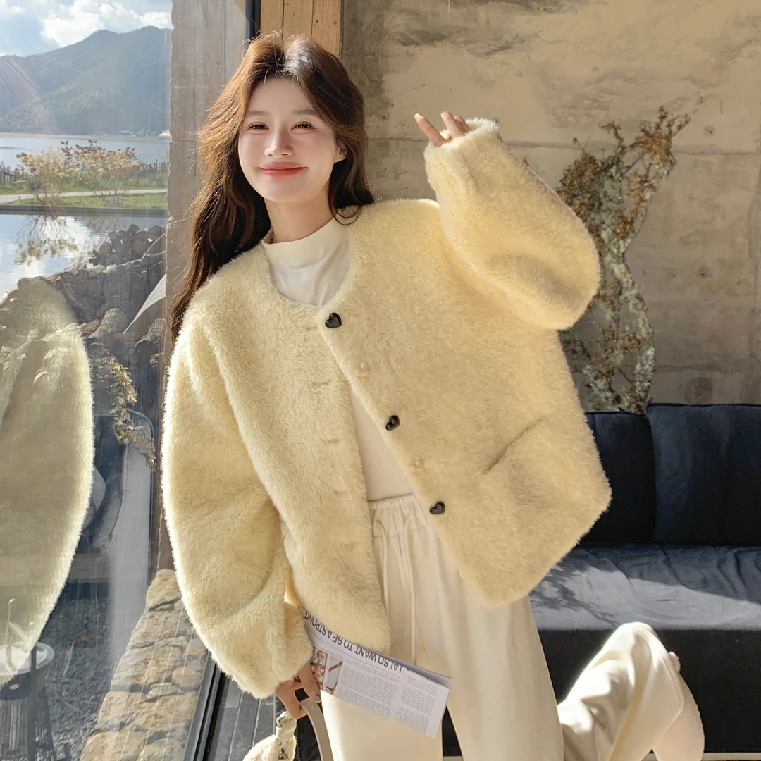 奶呼呼软糯黄色毛绒短外套女2025秋冬新款韩系小香风皮毛一体上衣