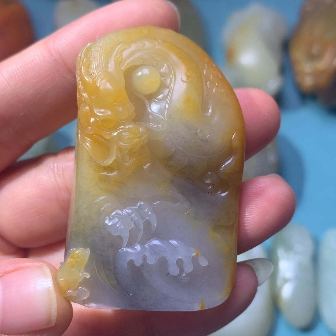 和田玉挂件未镶嵌变**…