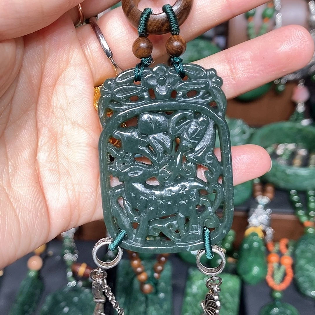 颈饰未镶嵌和田玉（碧玉）