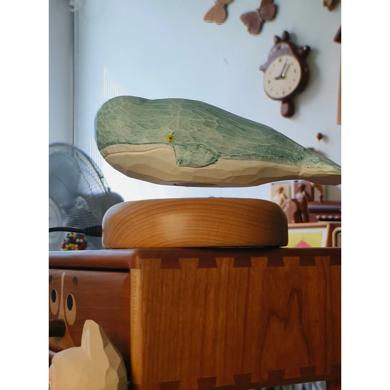 悬浮鲸鱼摆件创意高级礼品手工木雕桌面装饰