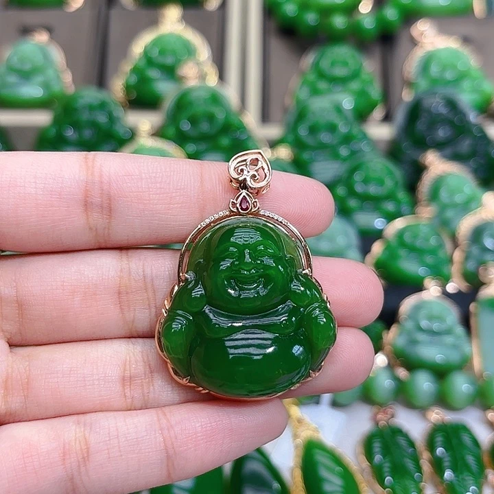 和田玉（碧玉）颈饰18K金镶嵌腻***。