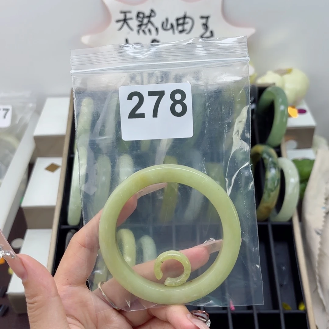 蛇纹石玉未镶嵌手镯小**?