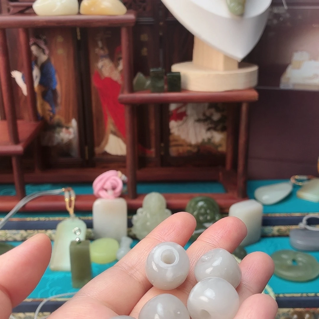 和田玉未镶嵌颈饰有瑕多样性发一