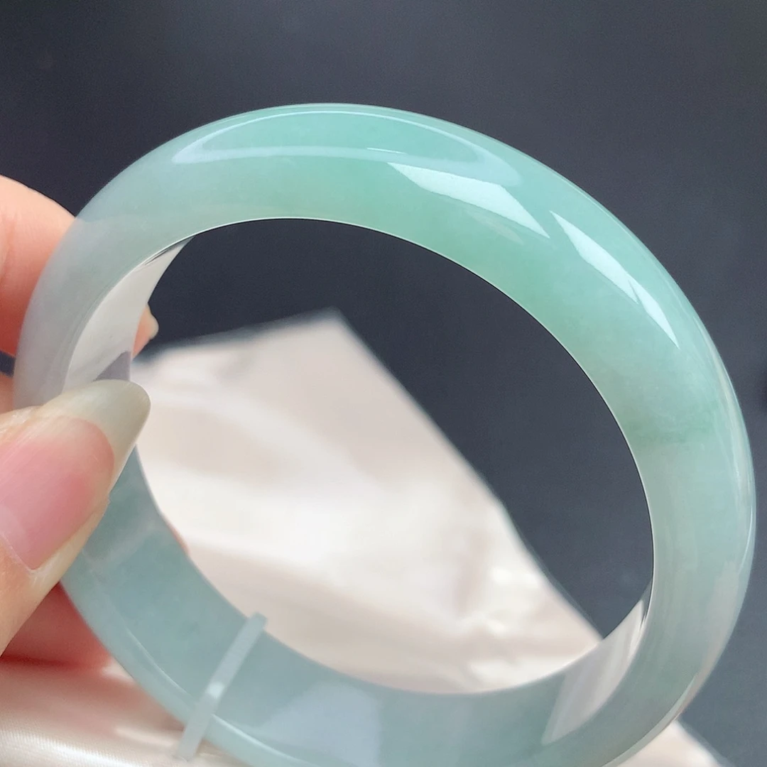 翡翠手镯未镶嵌57.8圈口