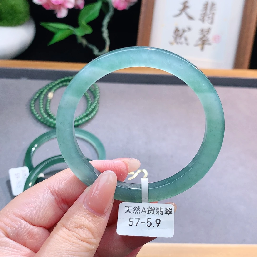 未镶嵌手镯（圆镯）翡翠