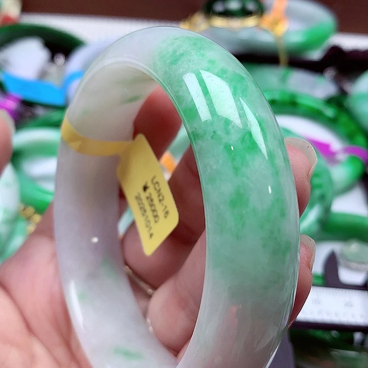 翡翠未镶嵌手镯翡翠