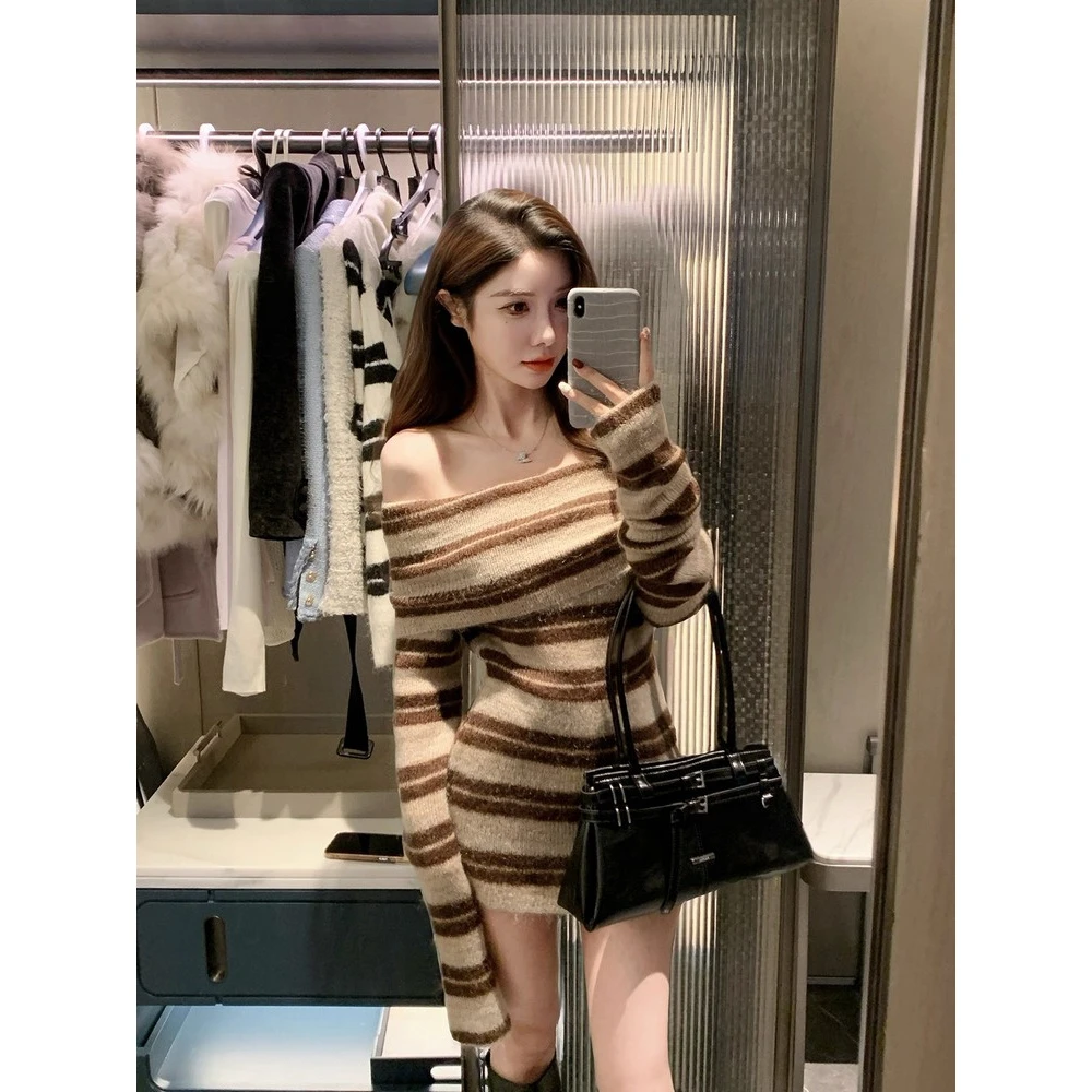 【巴塞尔落日】一字肩条纹撞色针织连衣裙女高级感气质显瘦包臀裙子