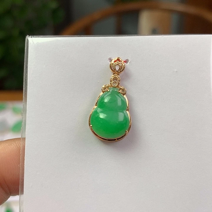 翡翠18K金镶嵌颈饰