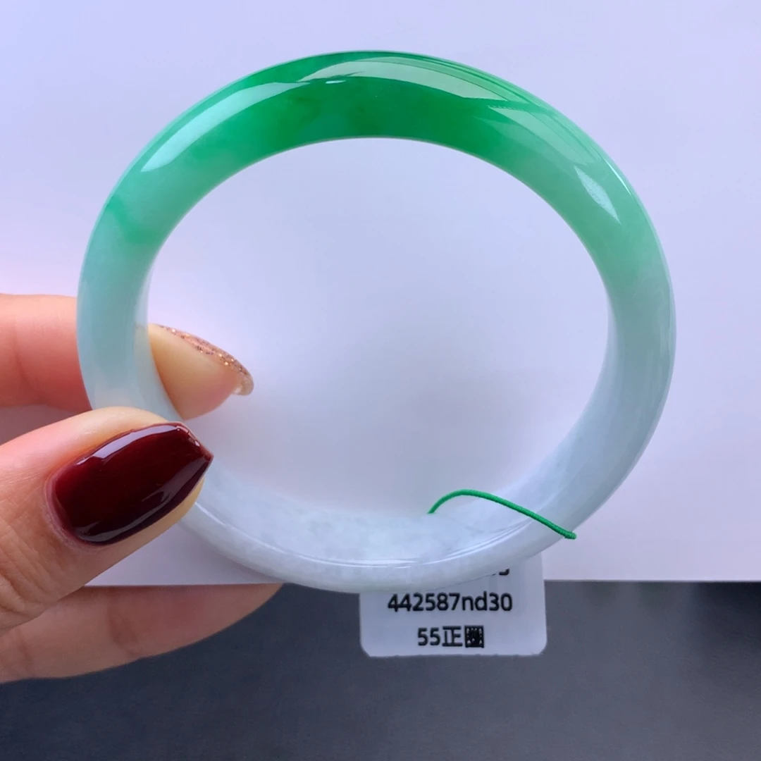 翡翠未镶嵌手镯白底辣绿手镯