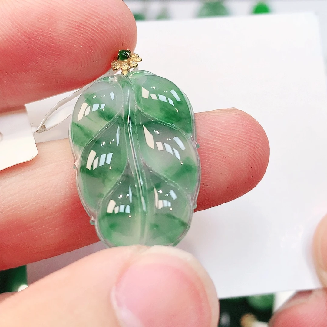 翡翠18K金镶嵌颈饰