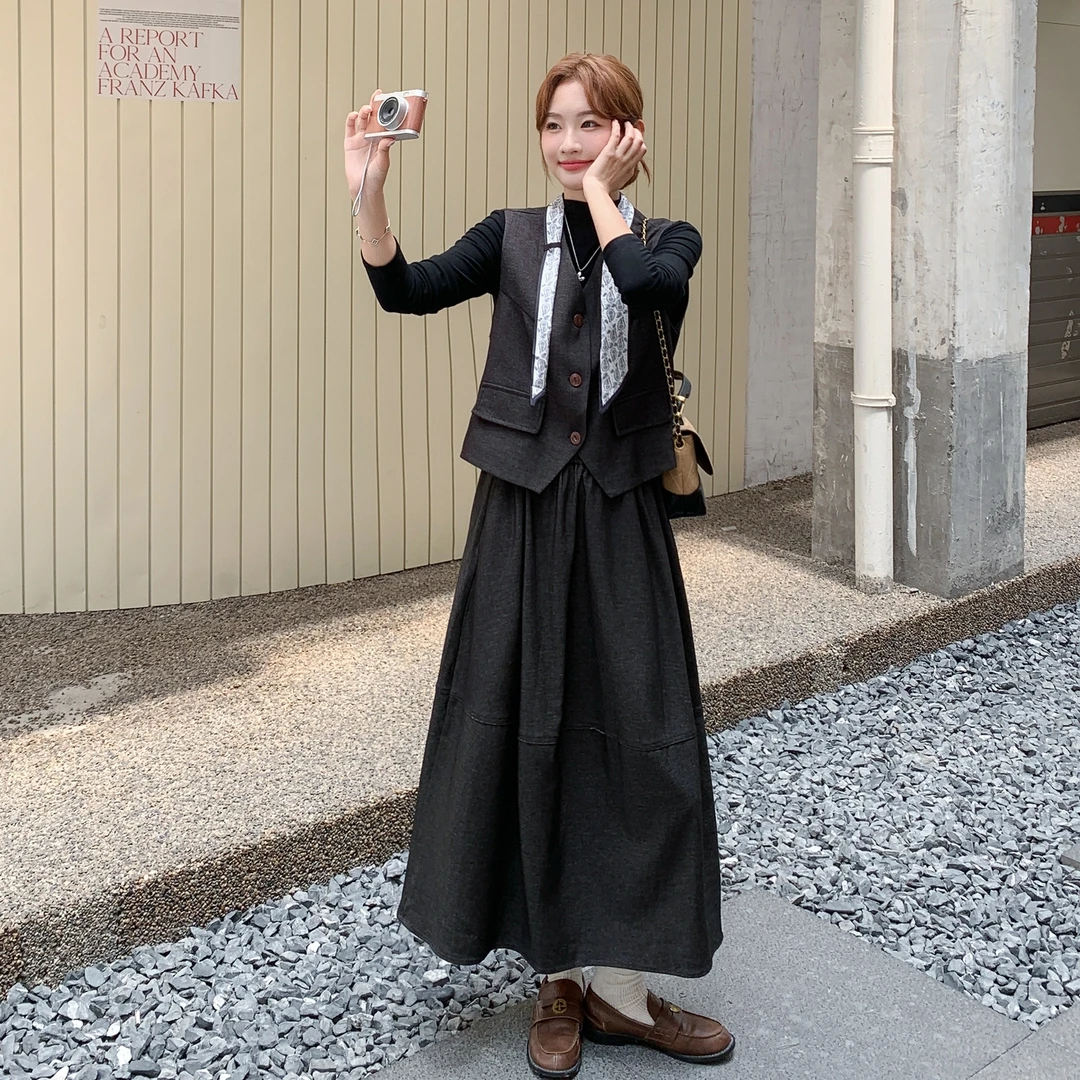 老钱风灰色马甲内搭半身裙套装女2025秋冬新款大方得体穿搭三件套