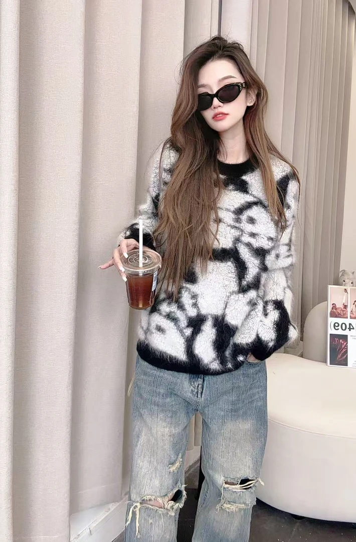 【100山羊绒】拉绒工艺251361-时尚宽松圈圈绒熊猫图案针织套头衫