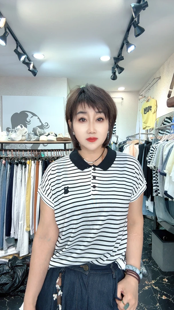 漂亮家    小翻领洋气百搭条针织短袖