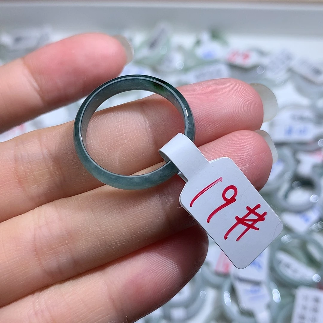 翡翠未镶嵌颈饰890。