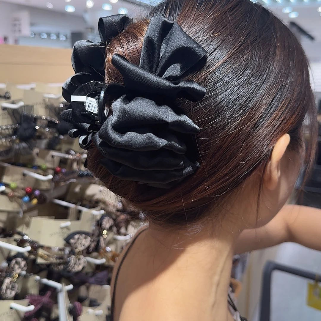 布艺铁合金黑色云朵抓