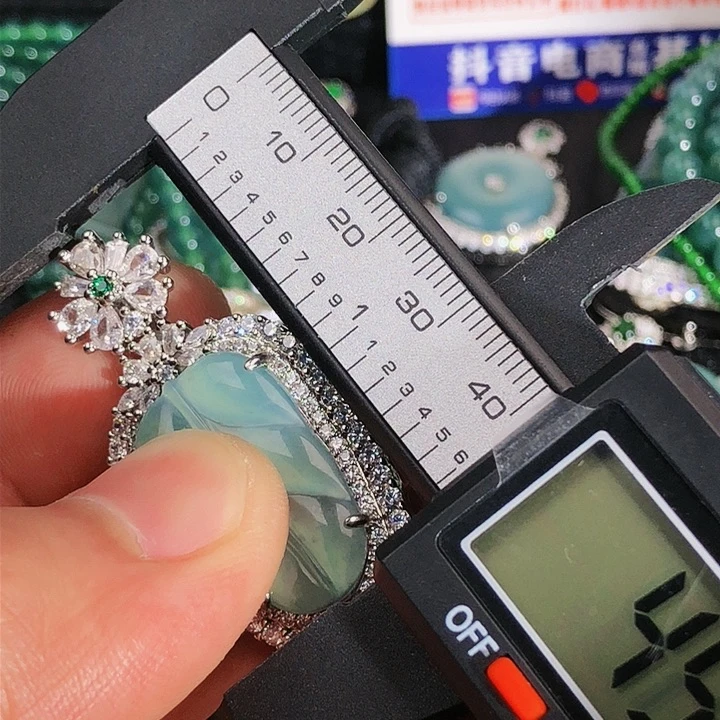 翡翠颈饰未镶嵌2，