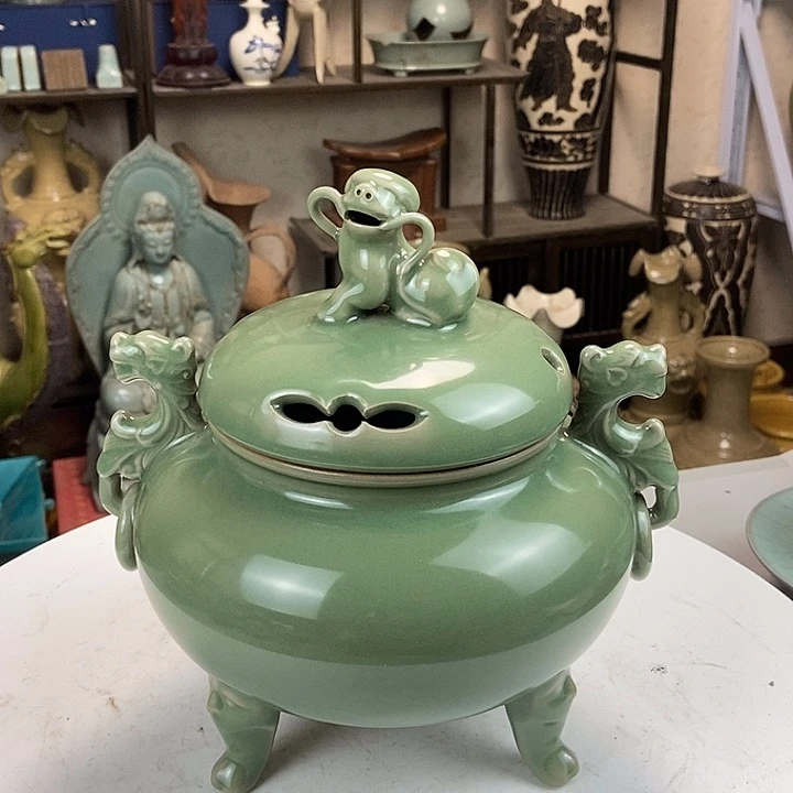 精美全品龙泉窑三足熏炉