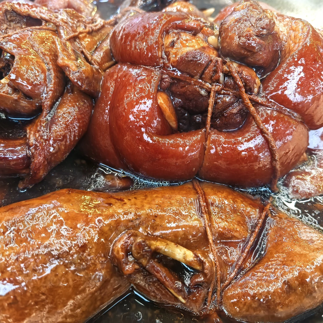 鲜炖蹄髈，每天新鲜出炉…
