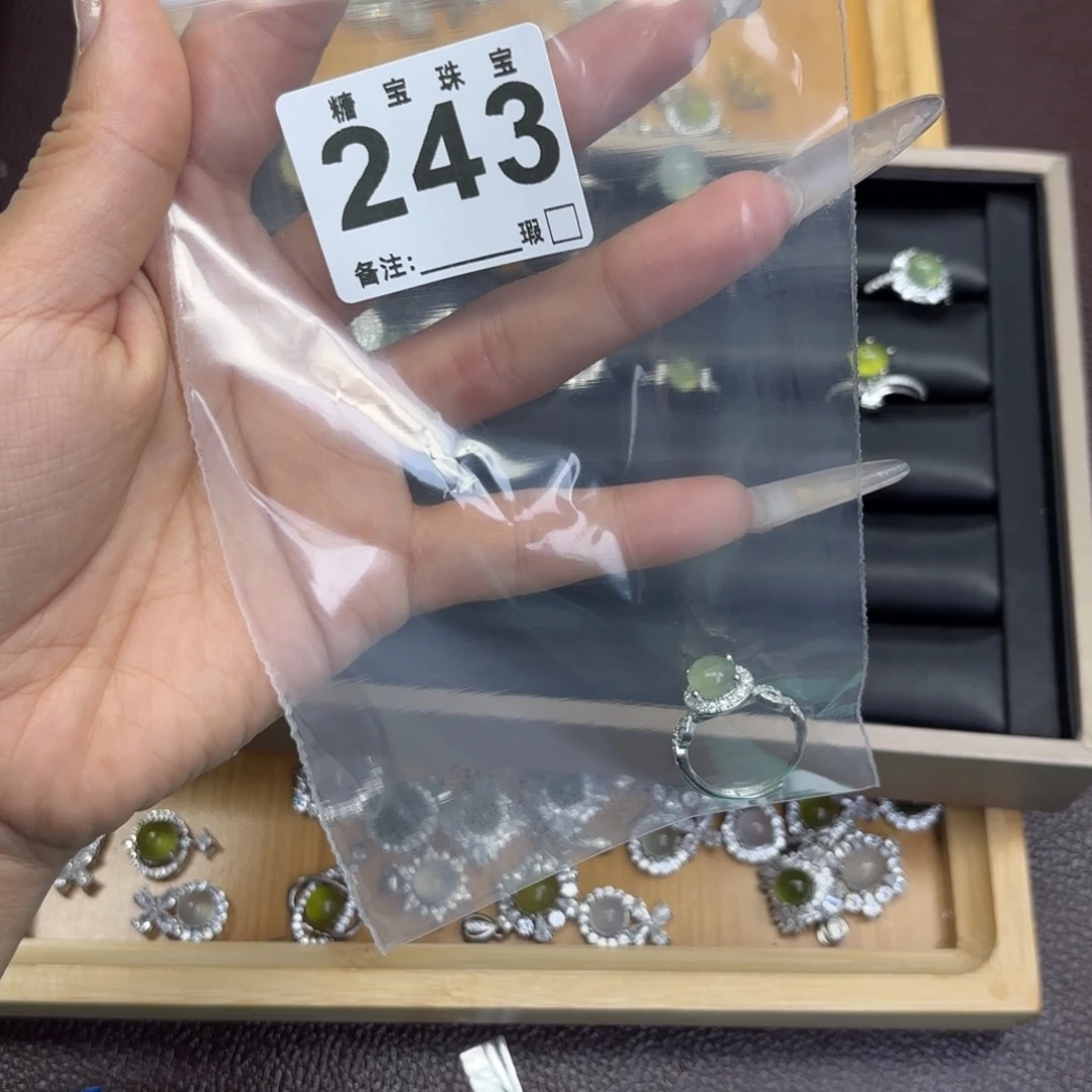 小***！蛇纹石玉未镶嵌手镯