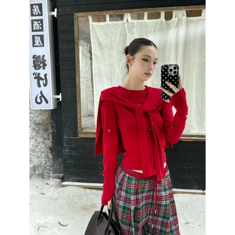 圣诞氛围感穿搭套装女冬季新年红披肩内搭打底衫格纹阔腿裤三件套