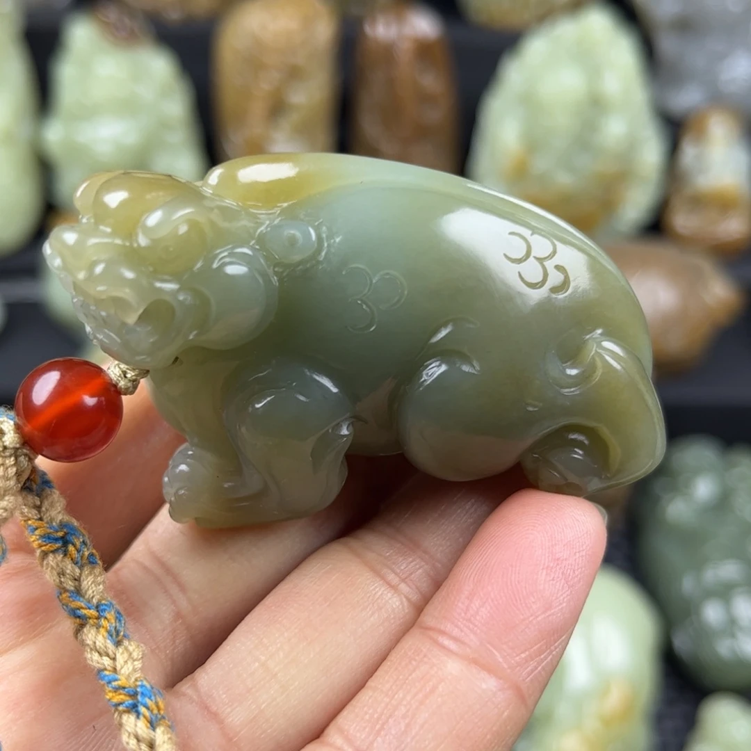 和田玉未镶嵌把件