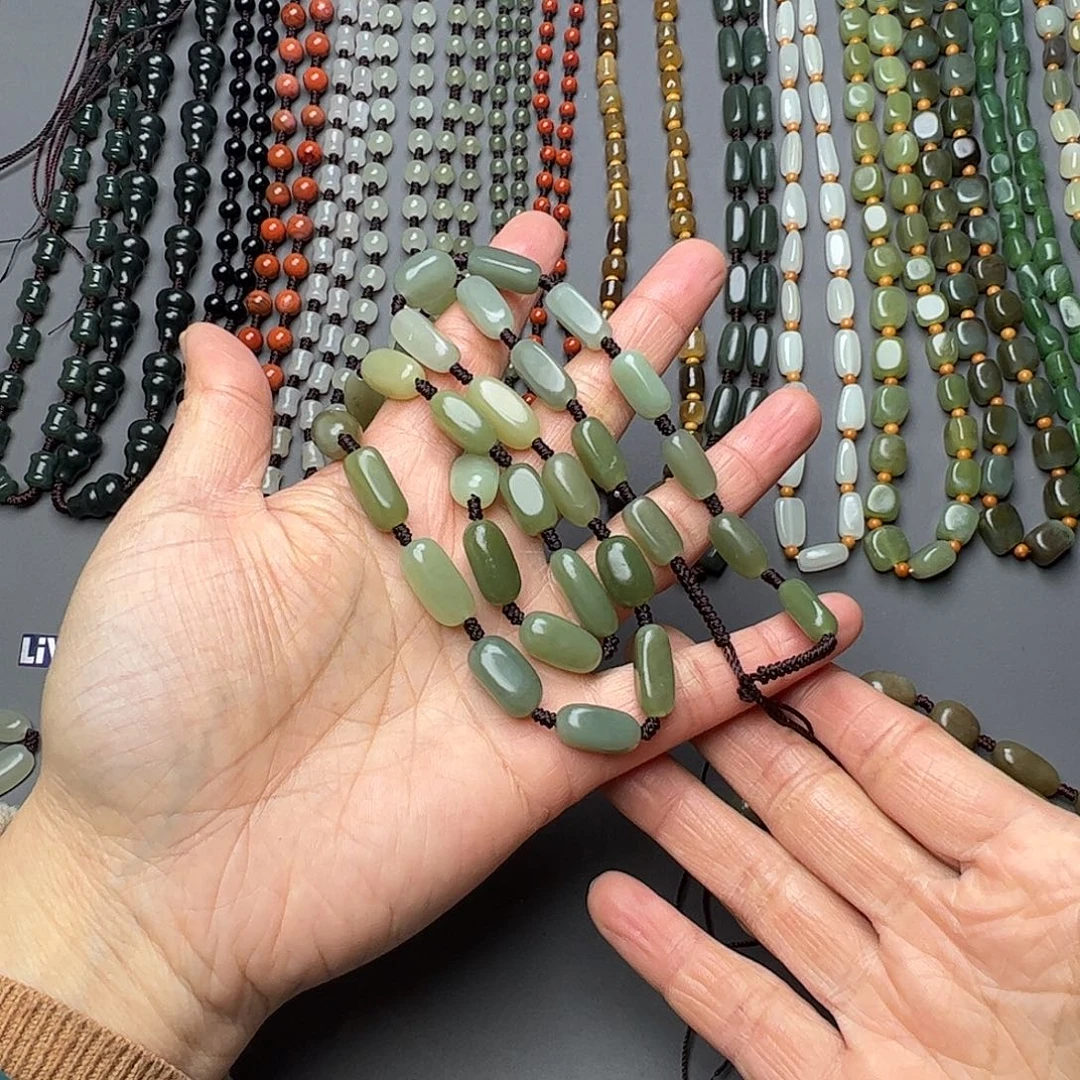 和田玉颈饰未镶嵌所****。