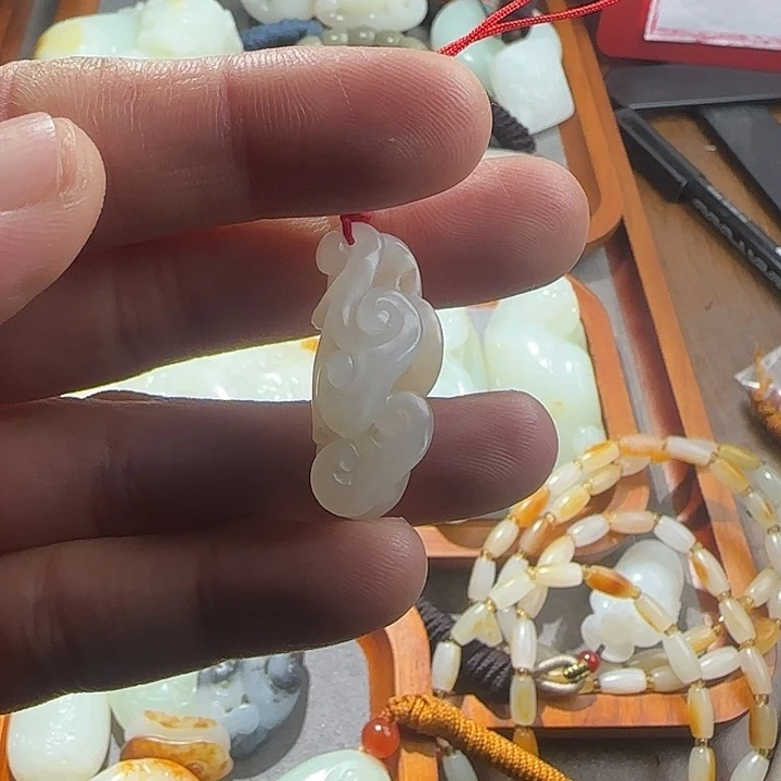 和田玉（糖玉）未镶嵌颈饰